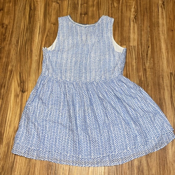 Vineyard Vines womens XL 16 18 Blue White Chevron pattern mini vneck sleeveless - Picture 7 of 10